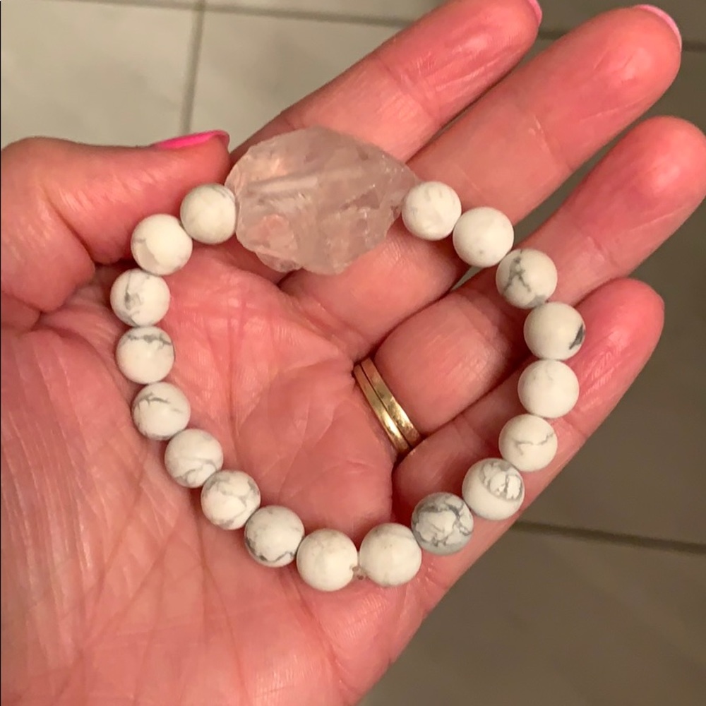 Light rose quartz crystal bracelet w howlite beads